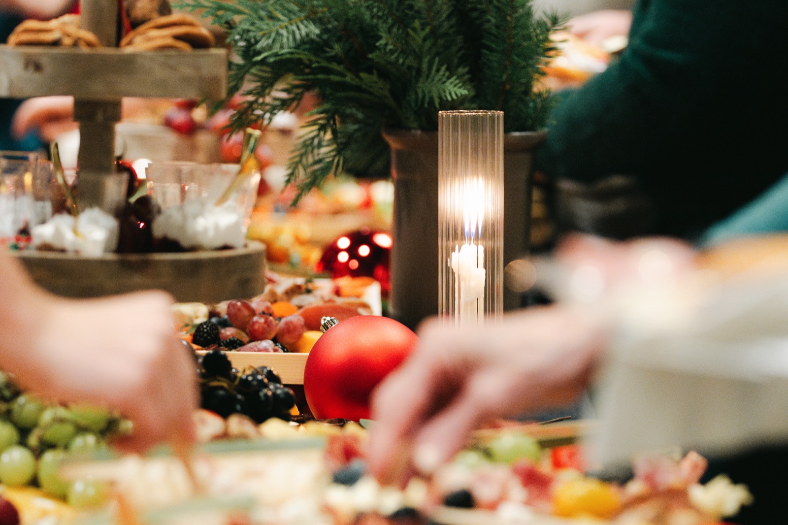 Candlelight and Christmas desserts